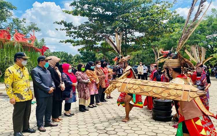 Kunker Perdana, Komisi III DPRD Kalteng Kunjungi Rumah Betang Manggatang Utus