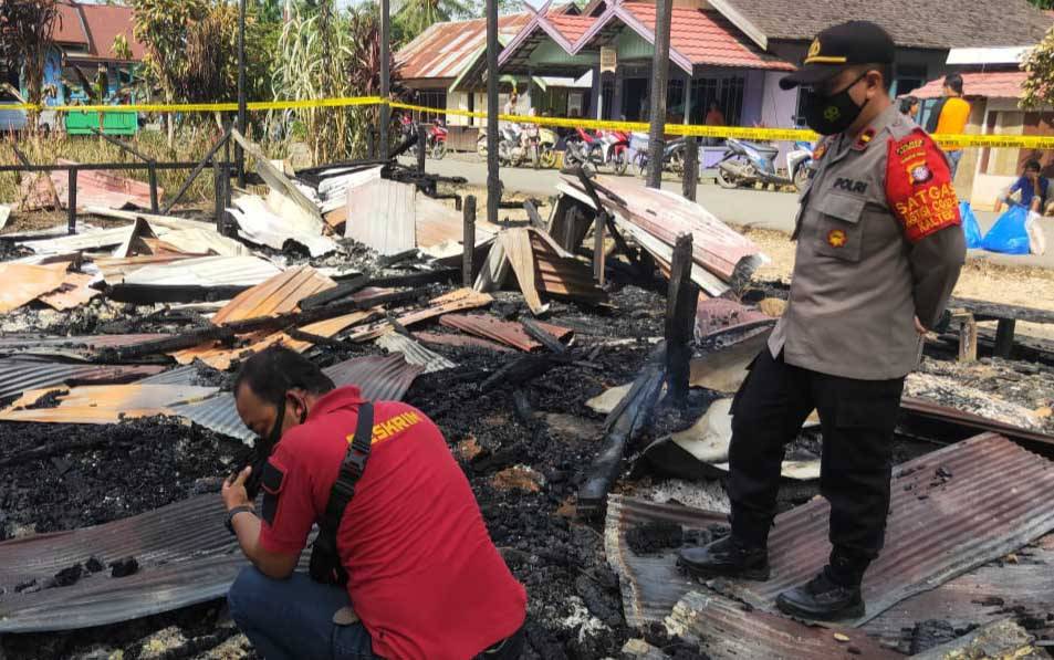 Polisi Selidiki Penyebab Kebakaran 3 Rumah di Desa Telok Katingan