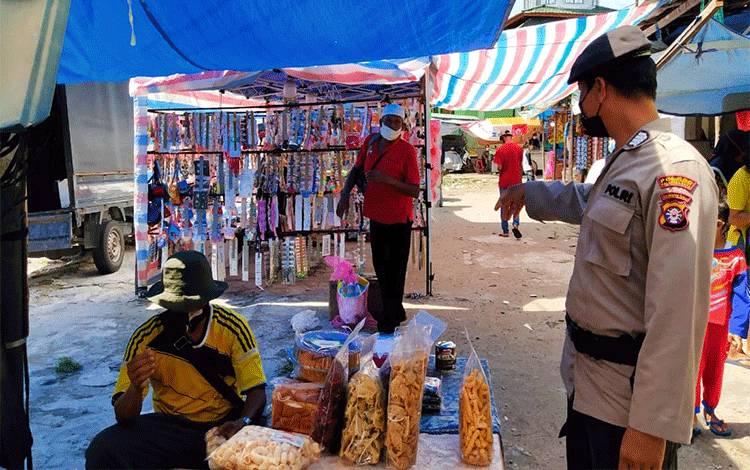 Polsek Bukit Batu Tingkatkan Patroli Kamtibmas di Pasar Rakyat