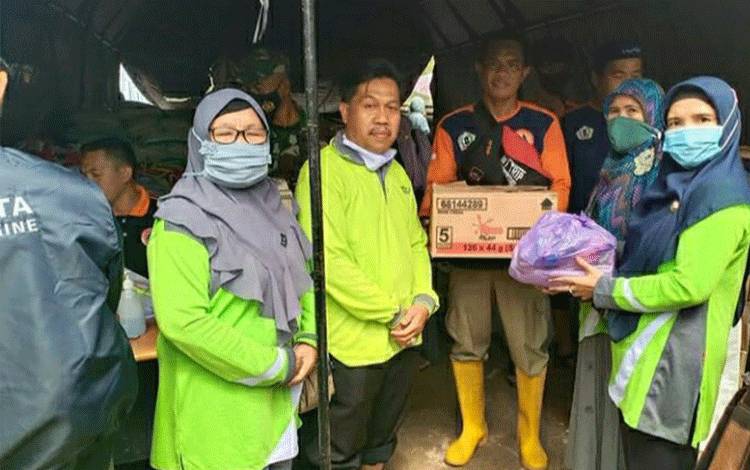 MTsN 1 Kapuas Salurkan Langsung Bantuan untuk Korban Banjir di Kalsel