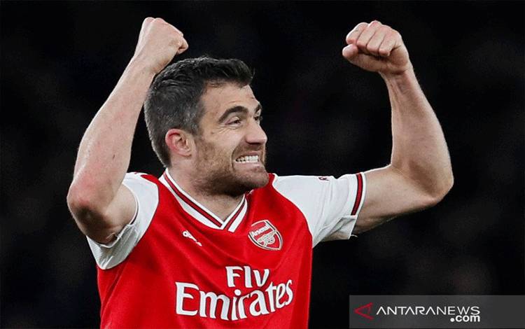 Liverpool Dekati Mantan Bek Arsenal Sokratis