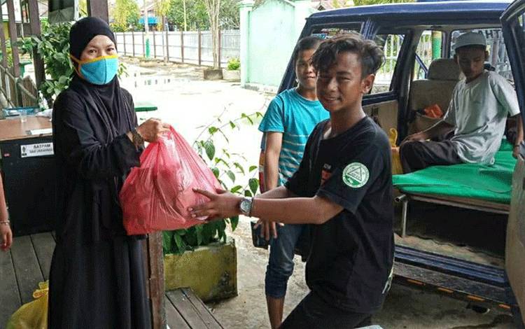 MTsN 2 Kapuas Salurkan Bantuan untuk Warga Terdampak Banjir di Kalsel
