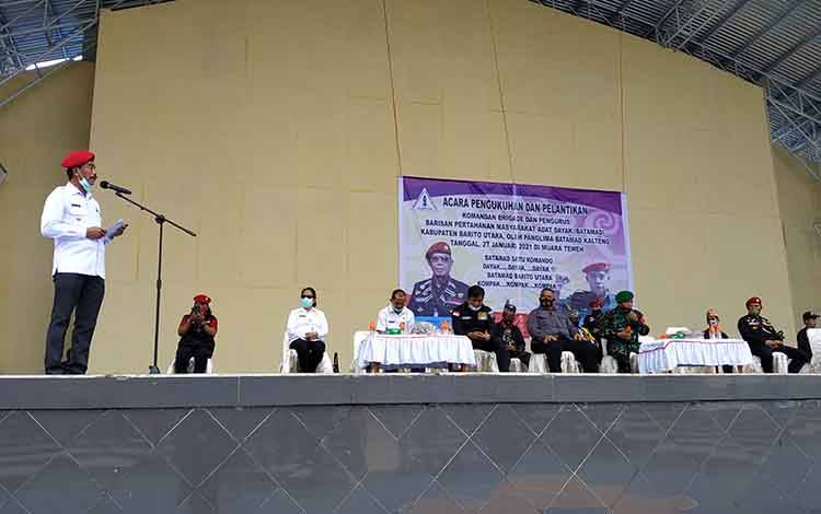 Wakil Bupati Barito Utara Sugianto Panala Putra menyampaikan sambutan diacara pelantikan dan pengukuhan pengurus Batamad periode 2021-2026 di arena terbuka Tiara Batara Muara Teweh, Rabu 27 Januari 2021