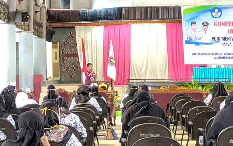 Pj Sekda Kotim Buka Konferensi Cabang PGRI Mentawa Baru Ketapang