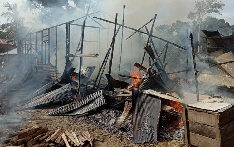 Satu Rumah Warga Desa Tewang Tampang Katingan Ludes Terbakar
