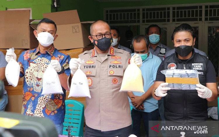 Polda Metro Jaya Gerebek Pabrik Kosmetik Ilegal