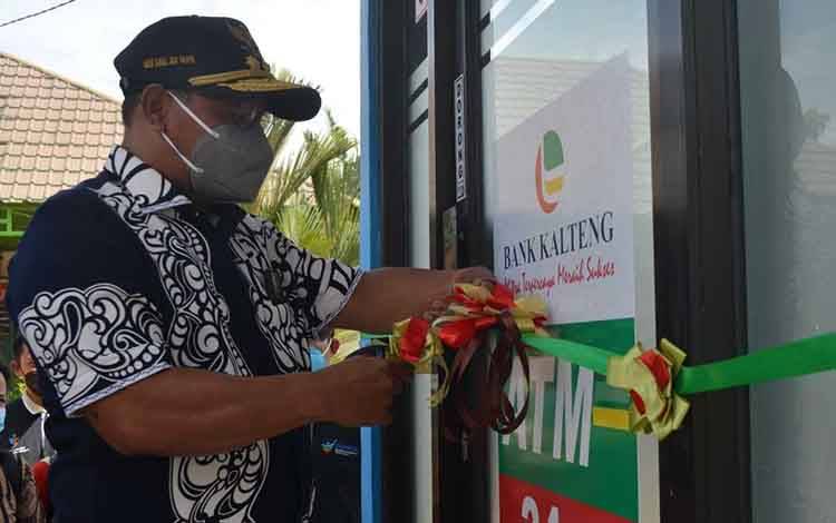 Wakil Gubernur Resmikan ATM Bank Kalteng di Desa Batu Agung