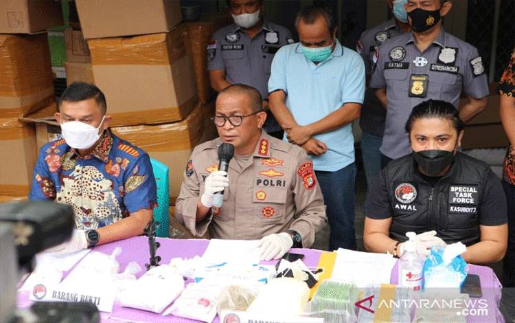 Pabrik Kosmetik Ilegal di Jatiasih Beromzet Rp100 Juta per Bulan