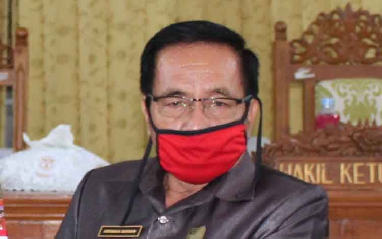 Ketua DPRD Gunung Mas Ajak Masyarakat Tertib Administrasi Kependudukan