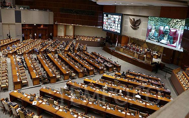 Anggota DPR RI saat mengikuti Rapat Paripurna ke-12 Masa Persidangan III Tahun Sidang 2020-2021 di Kompleks Parlemen Senayan, Jakarta, Kamis, 21 Januari 2021. TEMPO/M Taufan Rengganis