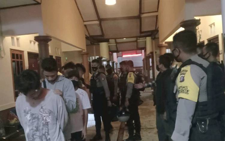 Polisi Gerebek Wisma di Palangka Raya, Diduga Tempat Prostitusi