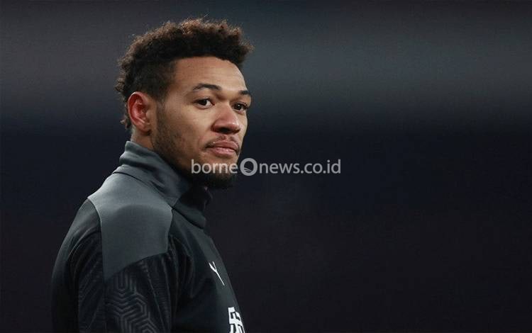 Pemain Newcastle Joelinton saat pemanasan sebelum pertandingan Newcastle melawan Arsenal di Emirates Stadium, London, Inggris 9 Januari 2021 (REUTERS/HANNAH MCKAY)