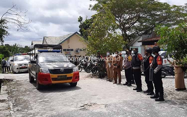 Polres Kobar Kawal Ketat Pendistribusian Vaksin ke Seluruh Puskesmas di Kobar