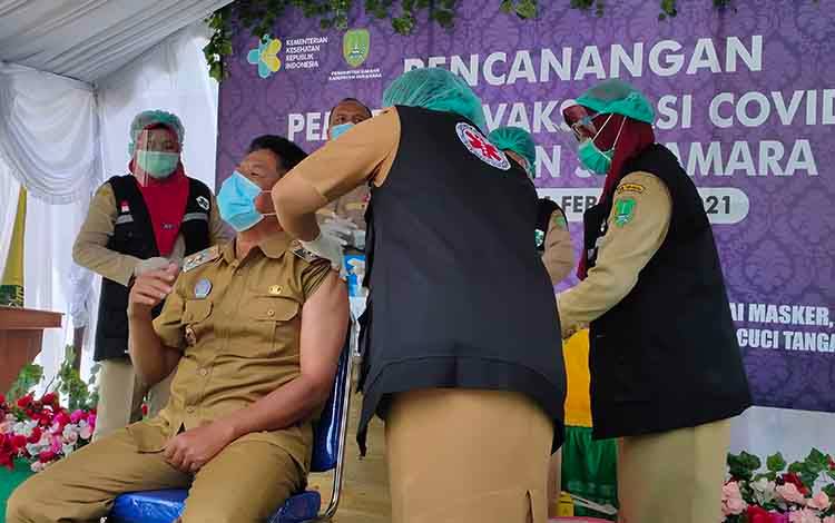 Wabup Sukamara Rasakan Kantuk Setelah Disuntik Vaksin Covid-19