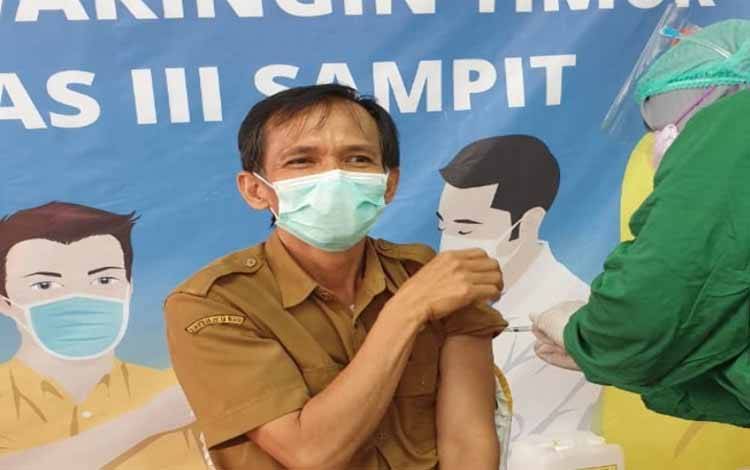 Pegawai RSUD dr Murjani Sampit dan Puskesmas Ketapang 1 Mulai Divaksin Covid-19