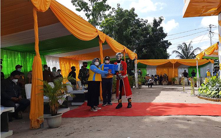 Pemkab Kobar Resmi Launching Vaksinasi Covid-19 Tahap Pertama
