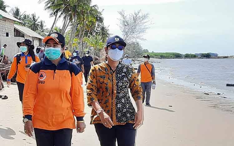 BPBD Kobar Dirikan Posko Darurat Bantu Warga Terdampak Abrasi Pesisir Pantai Desa Keraya