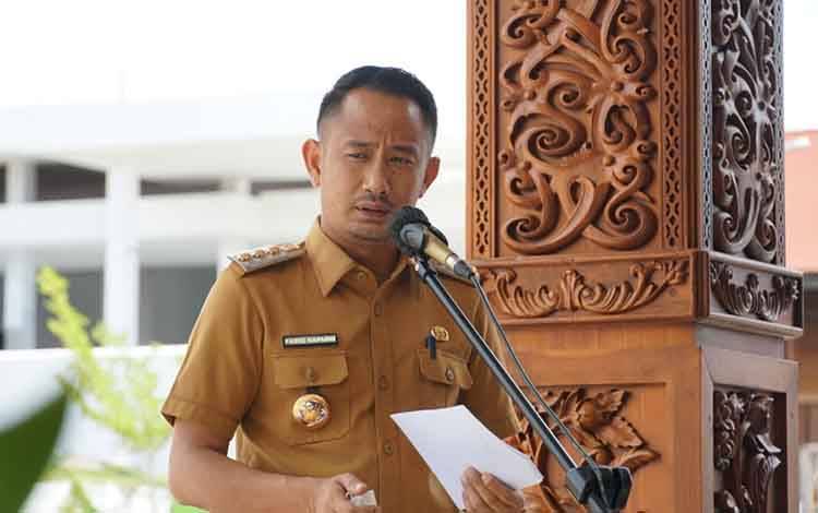 Wali Kota Palangka Raya Fairid Naparin