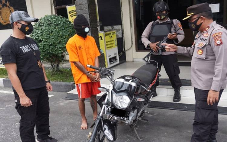 Polsek Pahandut Ringkus Penadah Ranmor di Palangka Raya