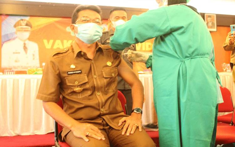 Setelah Disuntik Vaksin, Bupati Murung Raya Sampaikan Masyarakat Tidak Perlu Ragu
