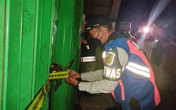 Satgas Covid-19 Palangka Raya Segel Karaoke di Jalan ini
