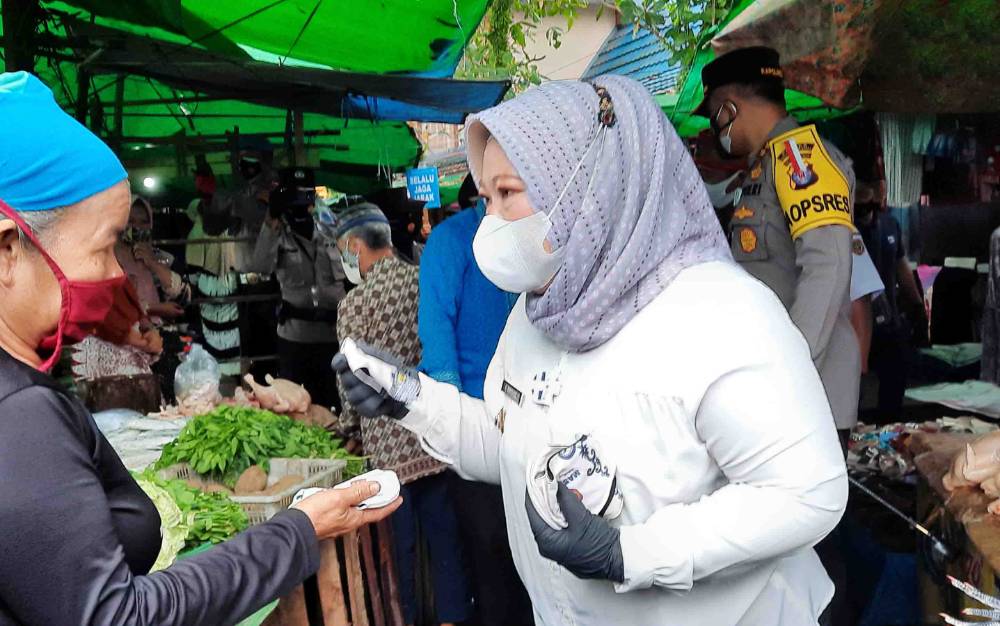 Blusukan ke Pasar, Bupati Kobar Sebut Pedagang Sudah Jalankan Prokes Dengan Baik