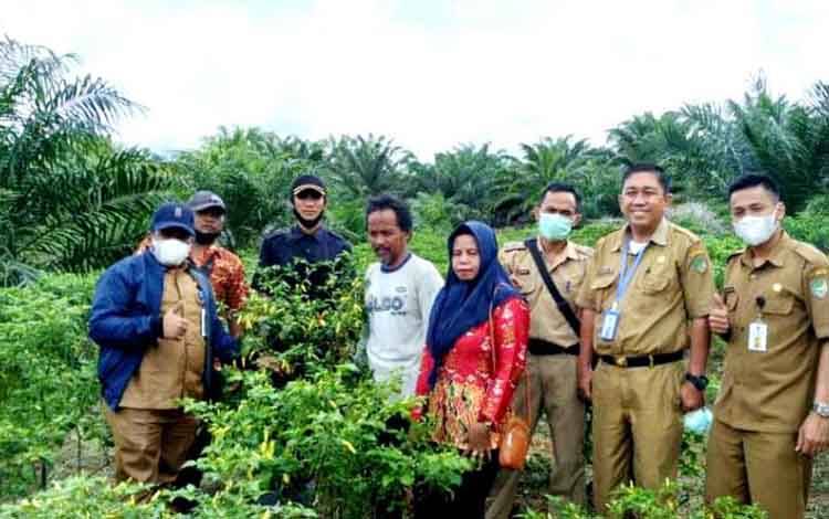 Dinas Nakertrans Kop UKM Barito Utara Bina dan Kembangkan Ekonomi Produktif di Desa Eks Transmigrasi