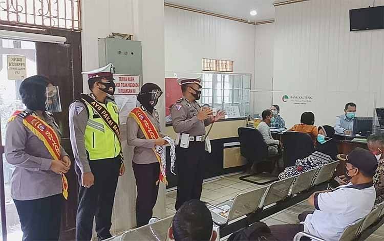 Satgas Covid-19 Barito Timur Sasar Bank di Ampah