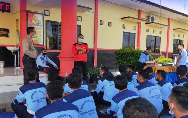 Petugas Lapas Perempuan Kelas IIA Palangka Raya Ikuti Pembinaan Fisik dan Mental