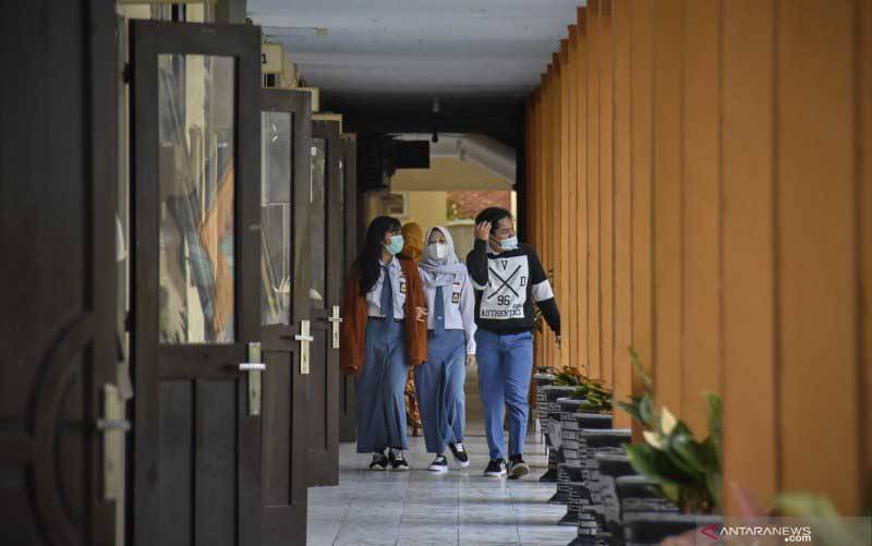 Kemendikbud: SKB Soal Seragam Sekolah Tidak Mengurangi Hak Beragama