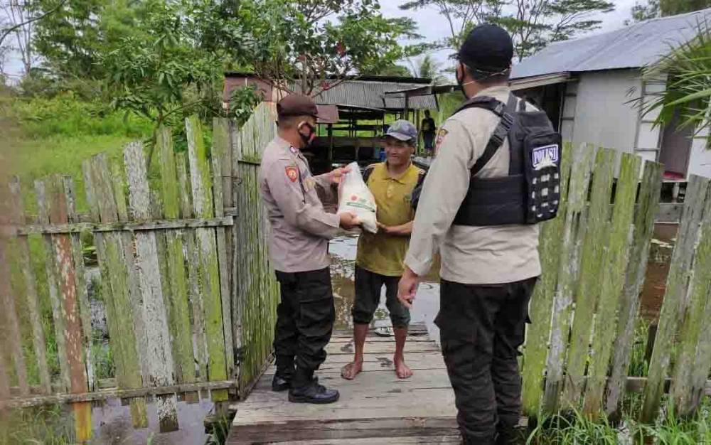 Sasar Warga Kurang Mampu, Polsek Seruyan Hilir Gelar Bakti Sosial