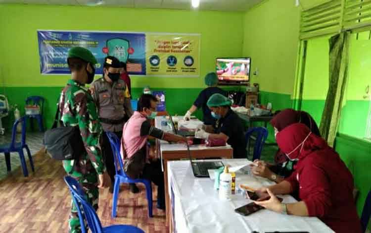Polsek Kapuas Tengah Monitoring Vaksinasi untuk Tenaga Kesehatan Puskesmas