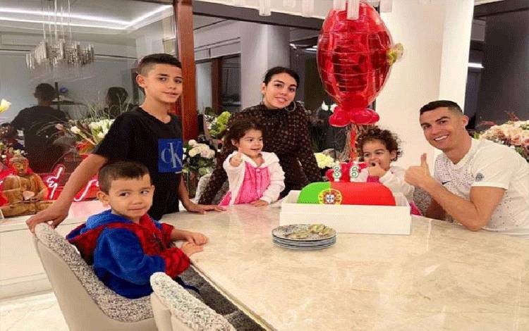 Begini Harapan Cristiano Ronaldo Saat Rayakan Ulang Tahun ke-36 di Rumah