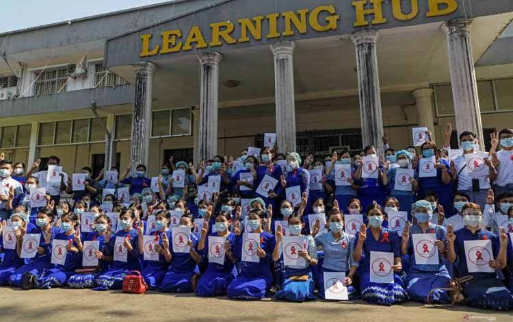 Ribuan Rakyat Myanmar Turun ke Jalan Protes Kudeta