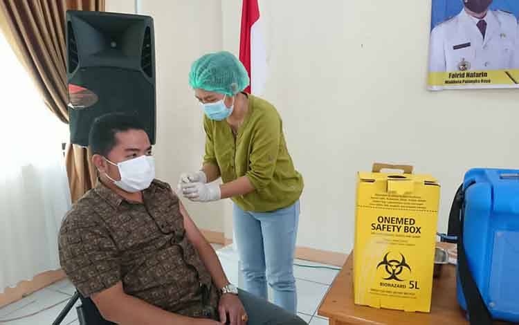 Vaksinasi Covid-19 dan Penerapan Protokol Kesehatan Harus Seimbang