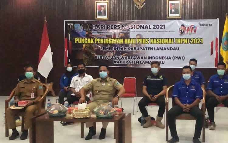 Bupati Lamandau Bersama PWI Ikuti Puncak Peringatan HPN 2021 Secara Virtual