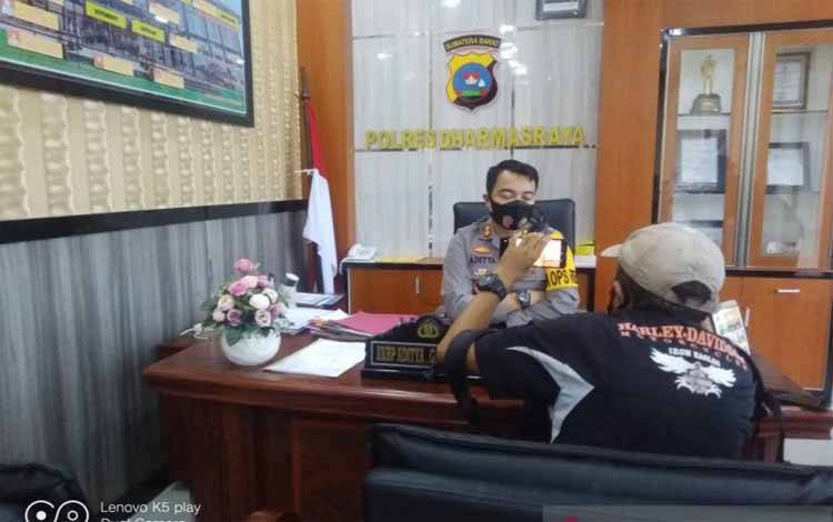Anggota DPRD Dharmasraya Menyerahkan Diri ke Polisi