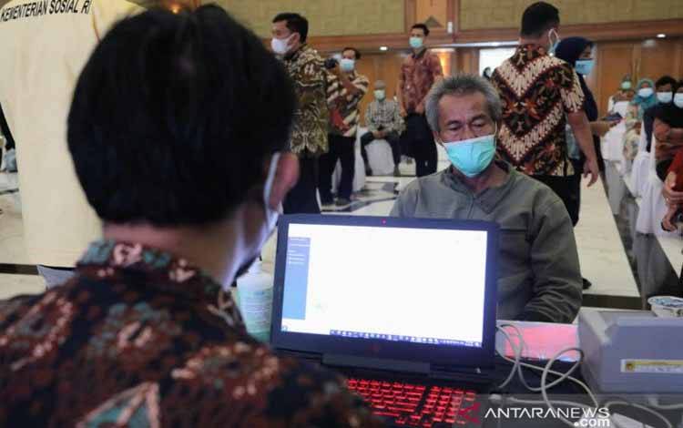 Kemensos - Kemendagri Keluarkan E-KTP Warga Terlantar Permudah Bansos