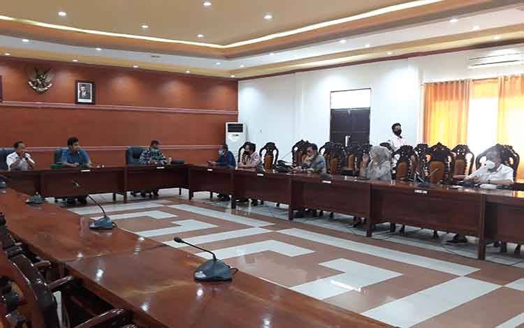 DPRD Kapuas Terima Kunjungan Kerja DPRD Kota Banjarbaru, Sharing Informasi Terkait Ini