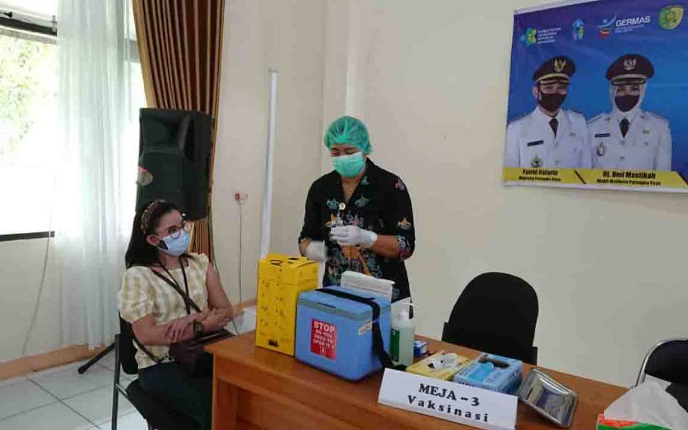 Pelaksanaan Vaksinasi Bagi Kelompok Lansia Perlu Kehati-hatian