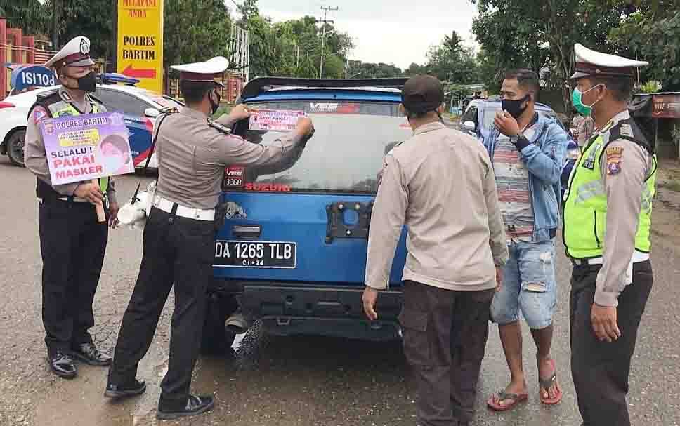 Satlantas Polres Barito Timur Lakukan Berbagai Upaya Kreatif Sosialisasikan Protokol Kesehatan