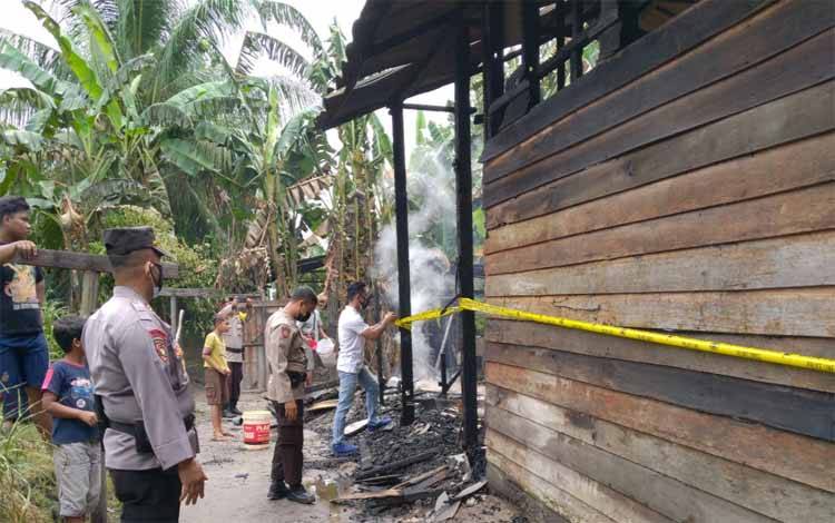 Ditinggal Ke Kebun, Rumah Warga Banturung Terbakar