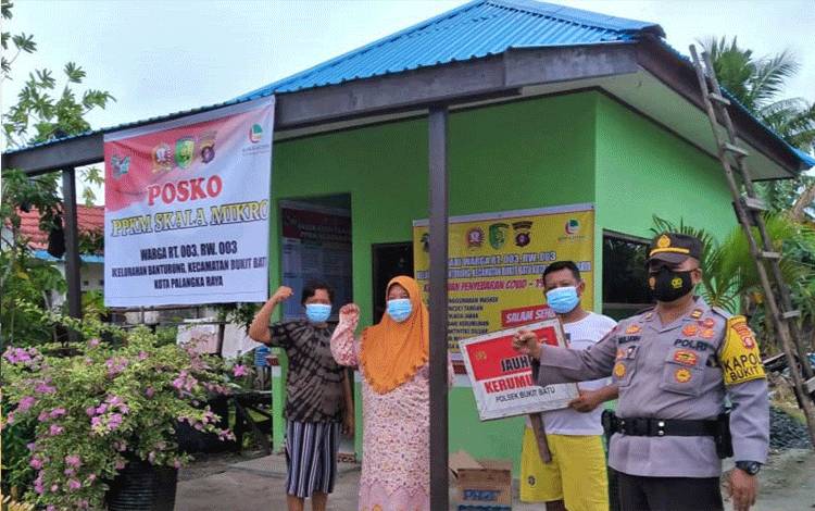 Kapolsek Bukit Batu Sambangi Pos PPKM Skala Mikro