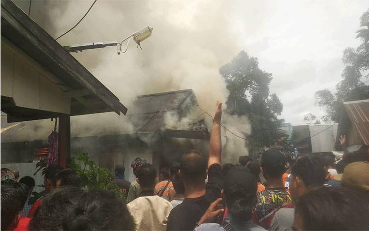Kebakaran Hebat Dekat Kompleks Patanak Pulang Pisau
