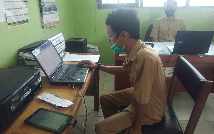MIN 3 Kapuas Lakukan Cek Data Emis Peserta Didik Pastikan Valid