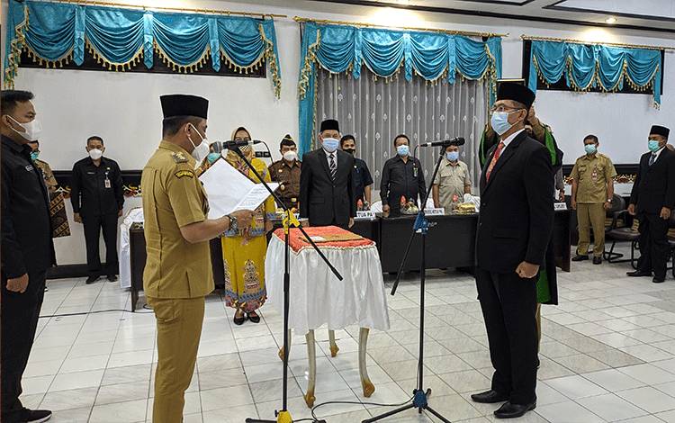 Pelantikan Pj Sekda Kotim Ahmad Husein oleh Bupati Kotim Supian Hadi.?