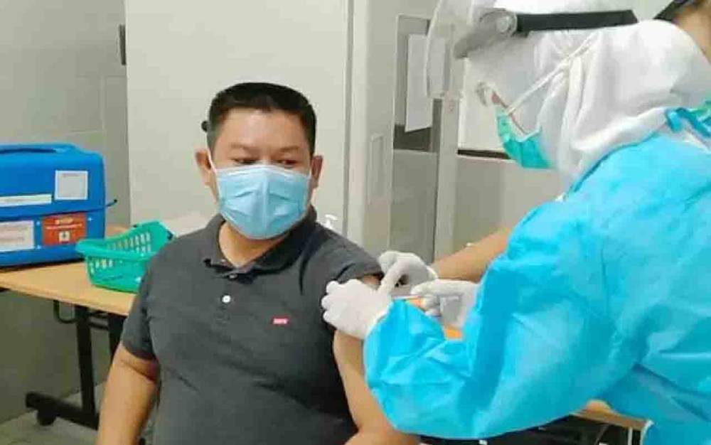 Pelaksanaan vaksinasi tenaga kesehatan di Kalteng.