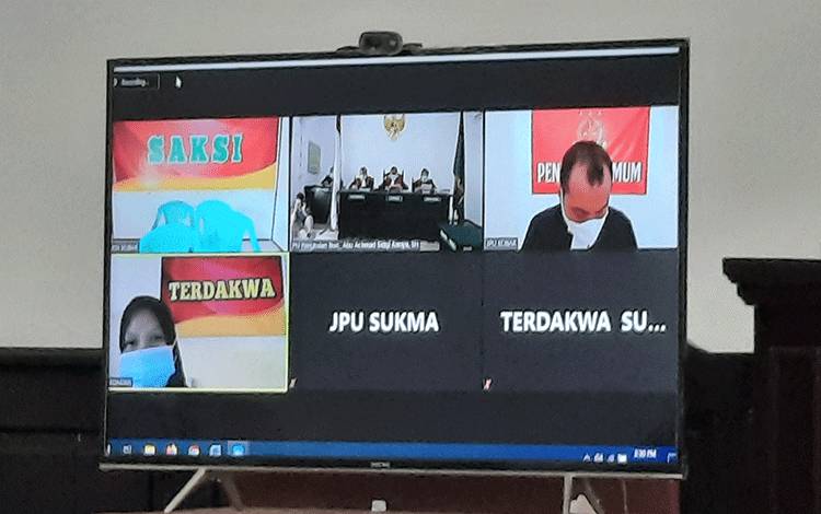 Terdakwa M (36) seorang IRT dituntut 1 tahun 6 bulan penjara.