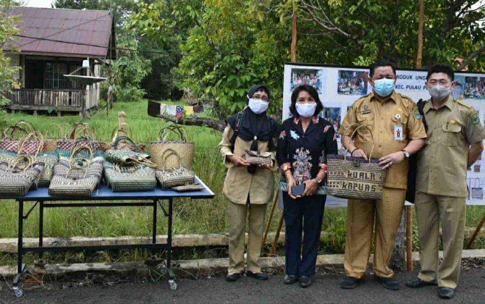 Desa Teluk Palinget Miliki Potensi Kerajinan Anyaman Purun