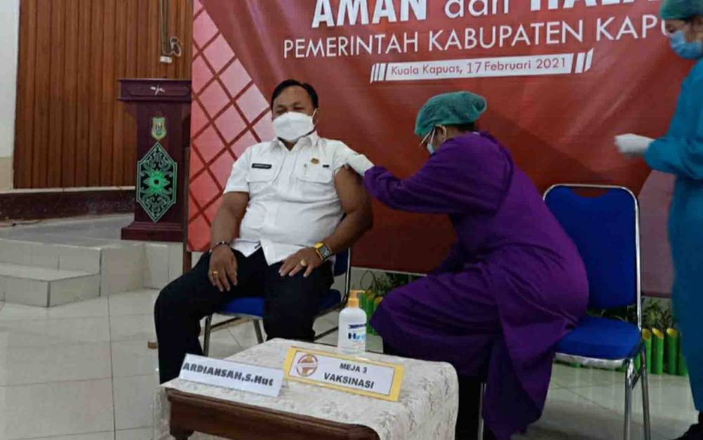 Ketua DPRD Kapuas Jalani Vaksinasi Covid-19 Dosis Kedua